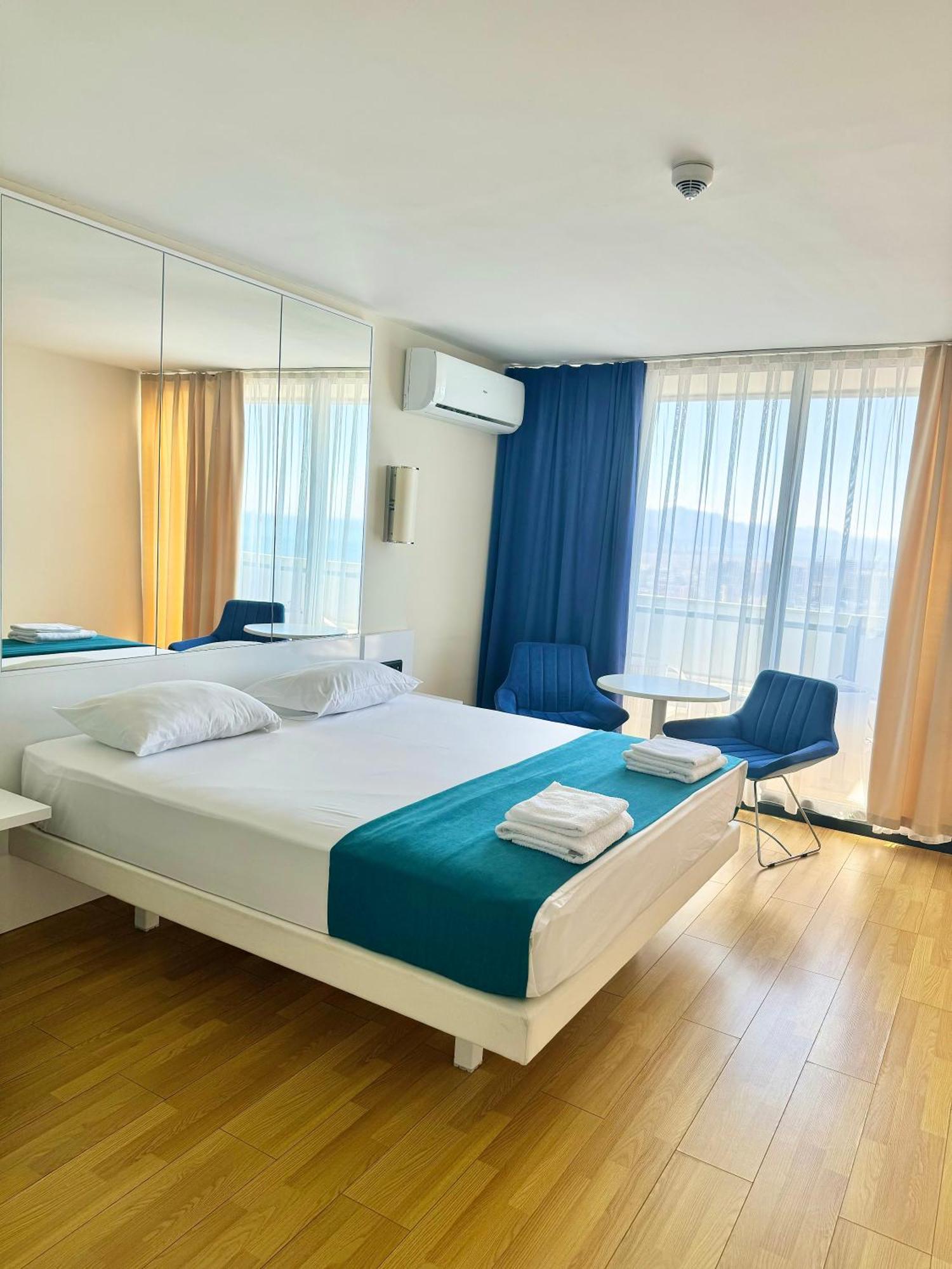 Lux Apartaments Batumi Zewnętrze zdjęcie